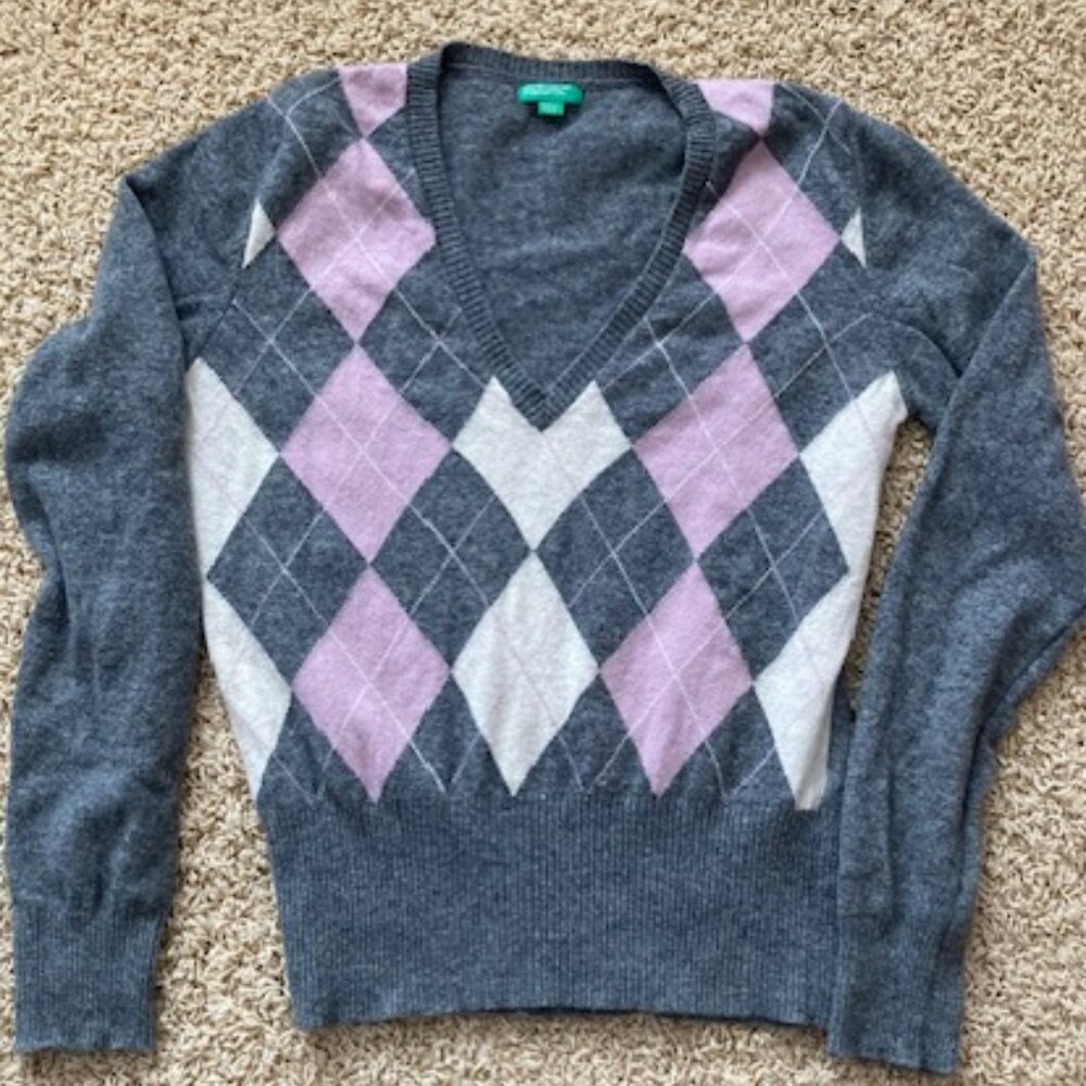 United Colors of Benetton Argyle V-Neck Sweater, Size Small - Picture 2 of 6